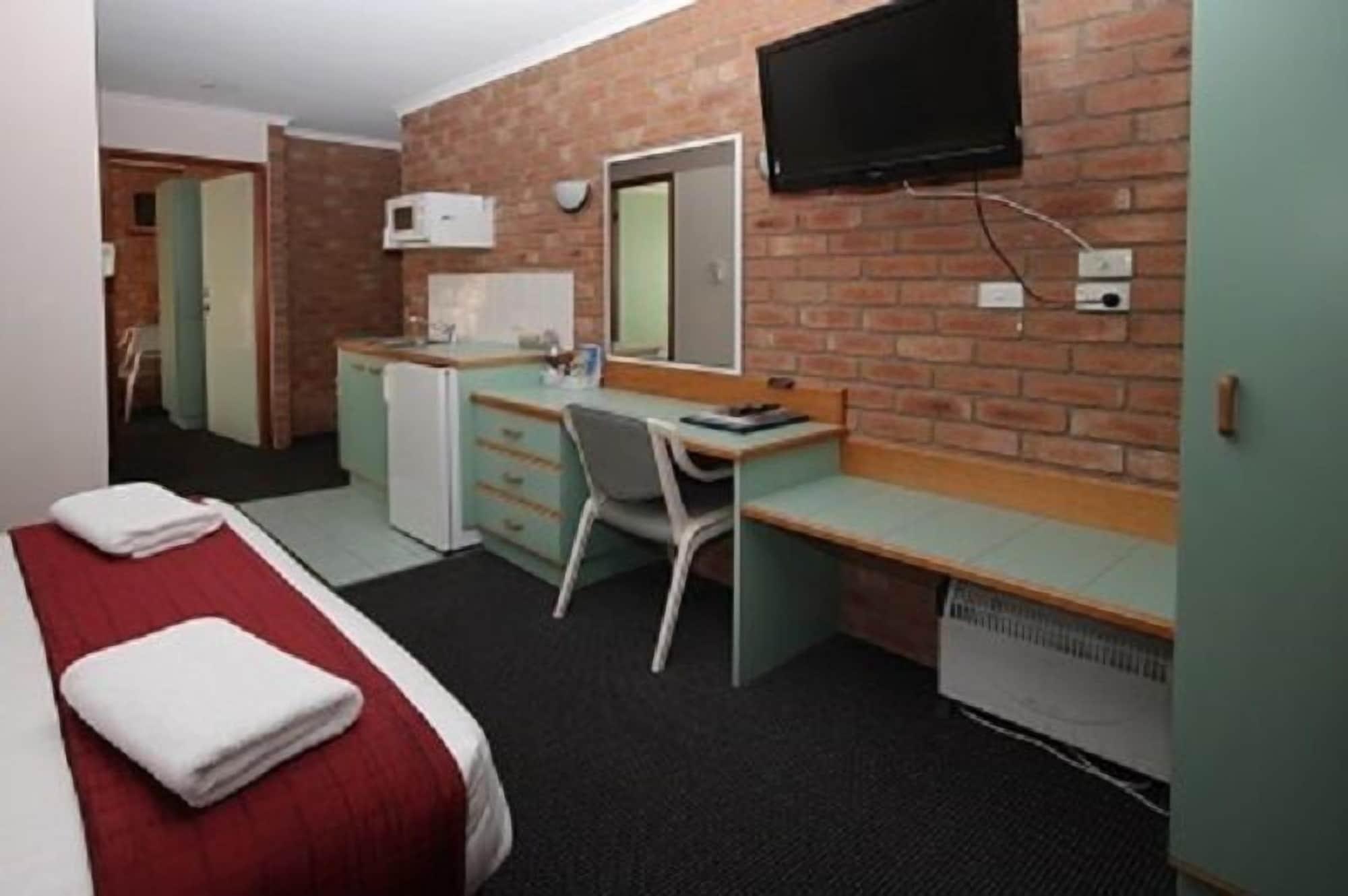Sapphire Waters Motor Inn Меримбула Экстерьер фото