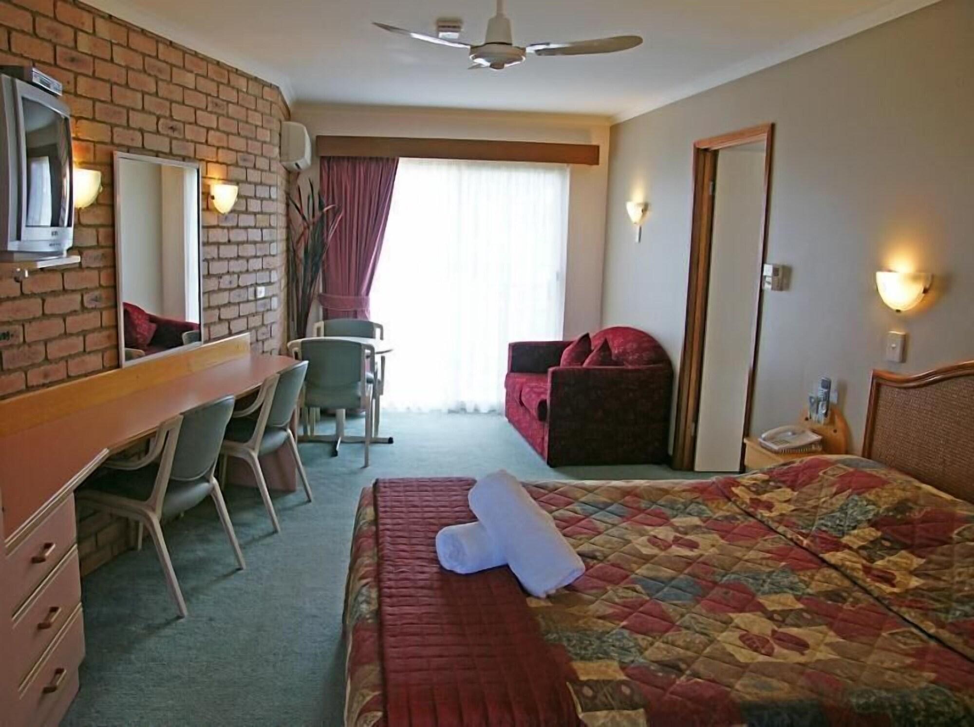 Sapphire Waters Motor Inn Меримбула Экстерьер фото