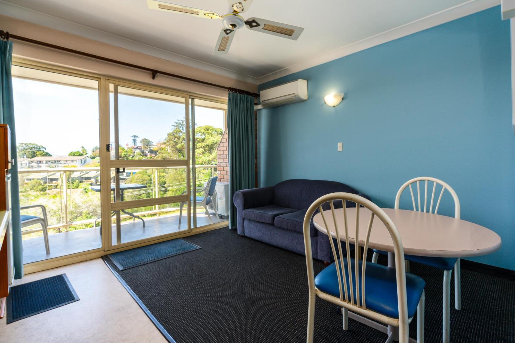 Sapphire Waters Motor Inn Меримбула Экстерьер фото
