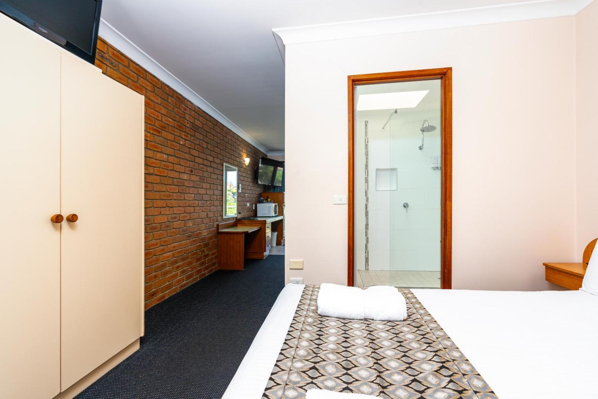 Sapphire Waters Motor Inn Меримбула Экстерьер фото