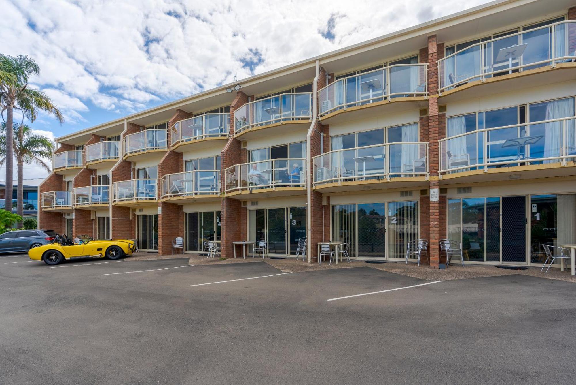 Sapphire Waters Motor Inn Меримбула Экстерьер фото