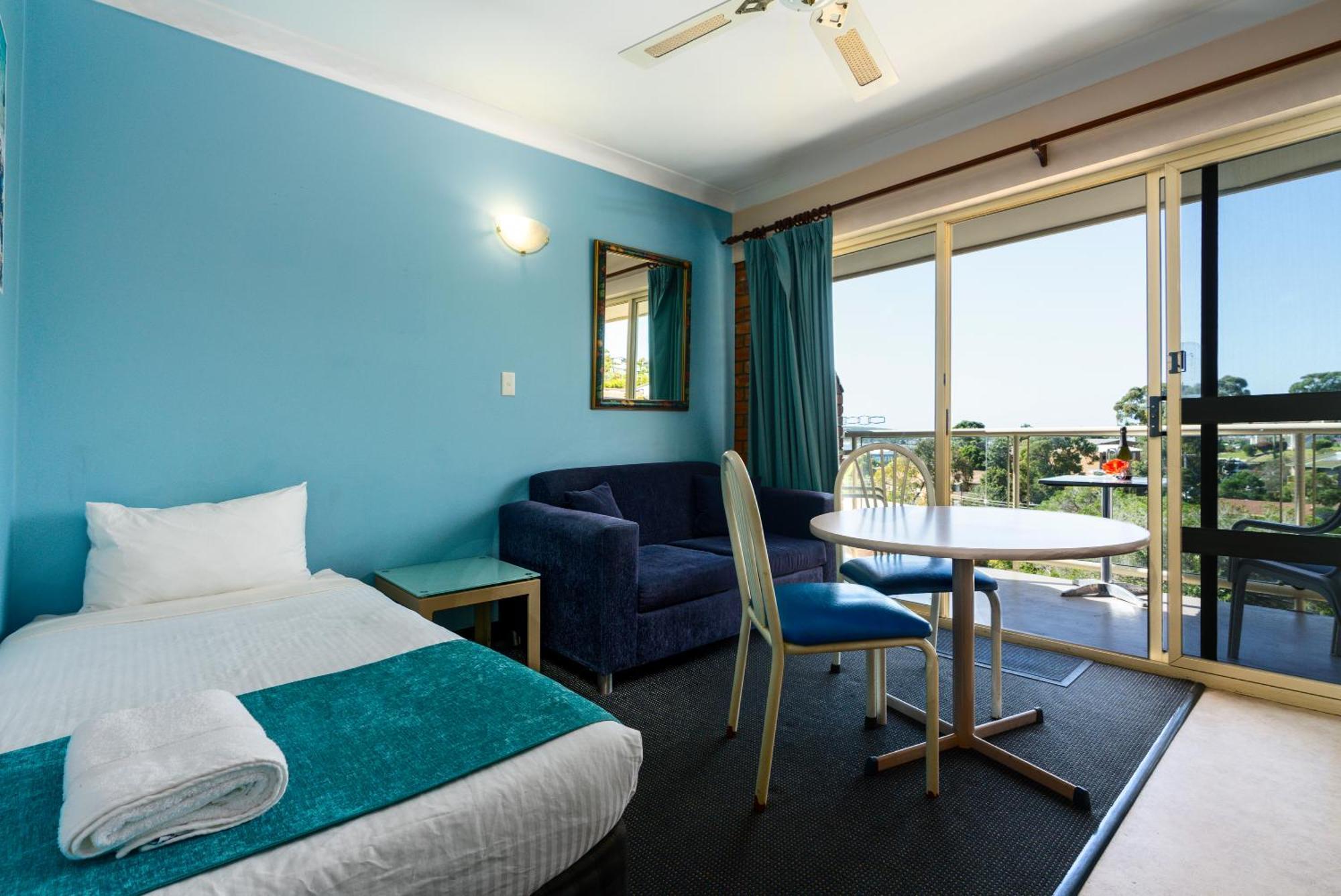 Sapphire Waters Motor Inn Меримбула Экстерьер фото