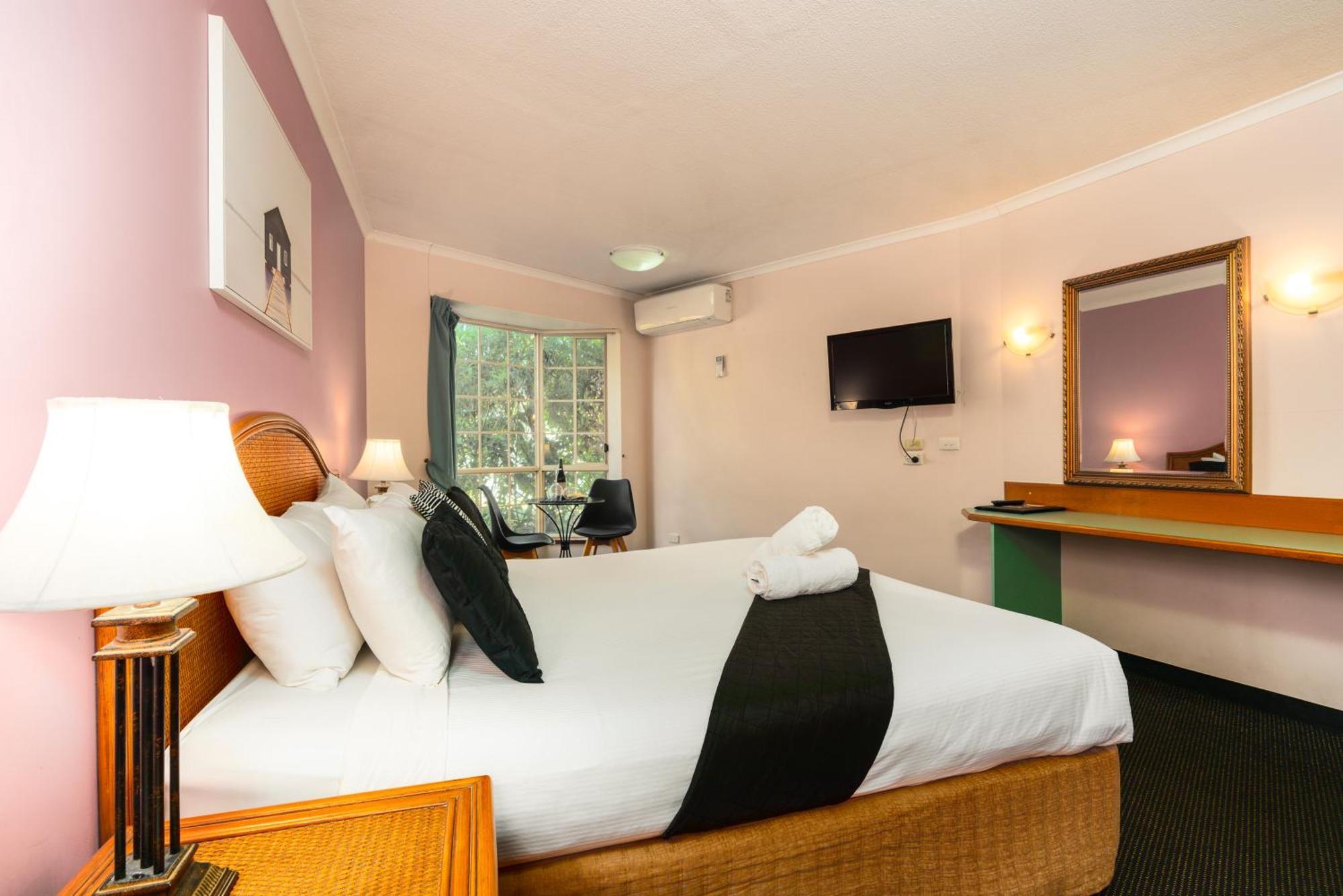 Sapphire Waters Motor Inn Меримбула Экстерьер фото
