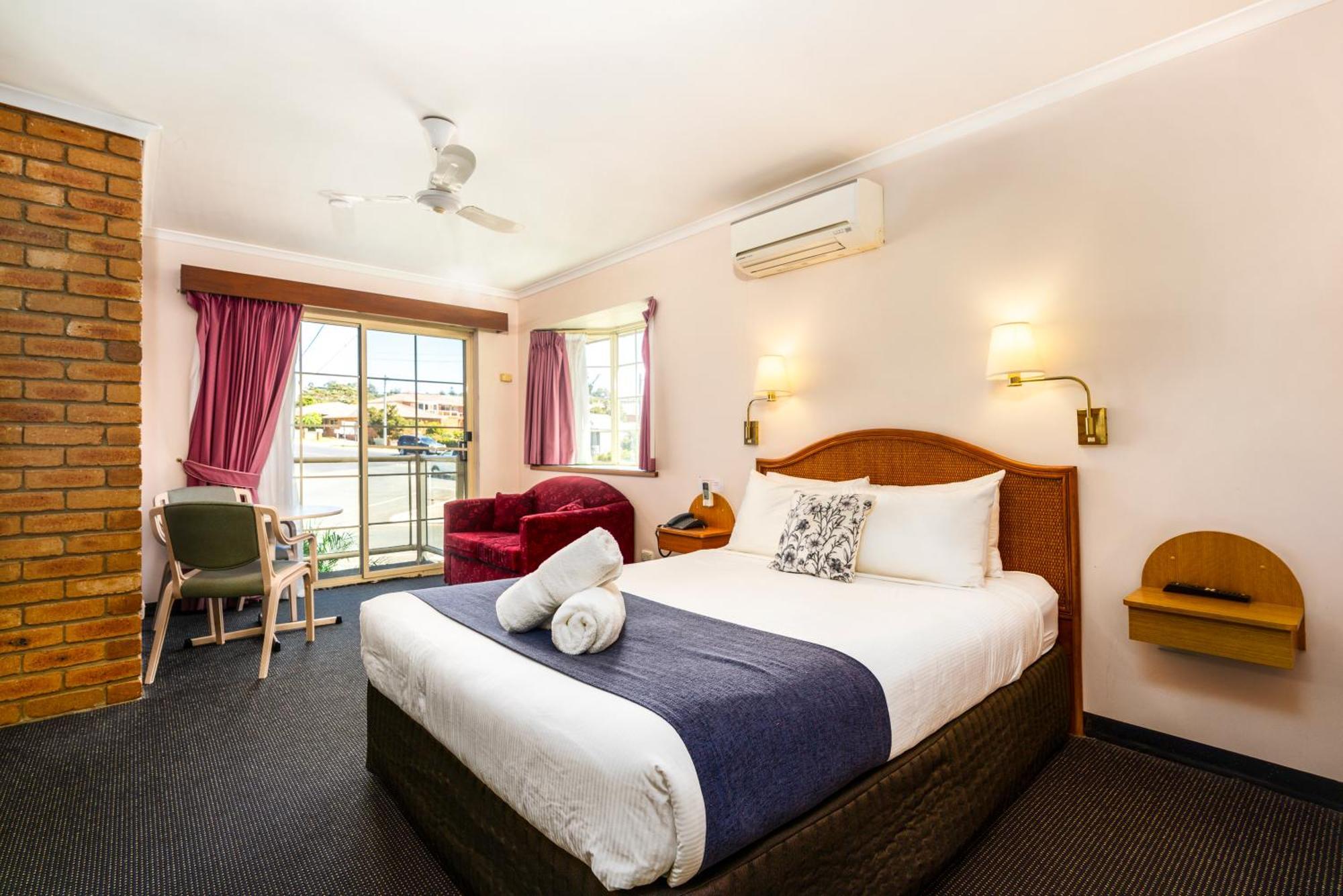 Sapphire Waters Motor Inn Меримбула Экстерьер фото