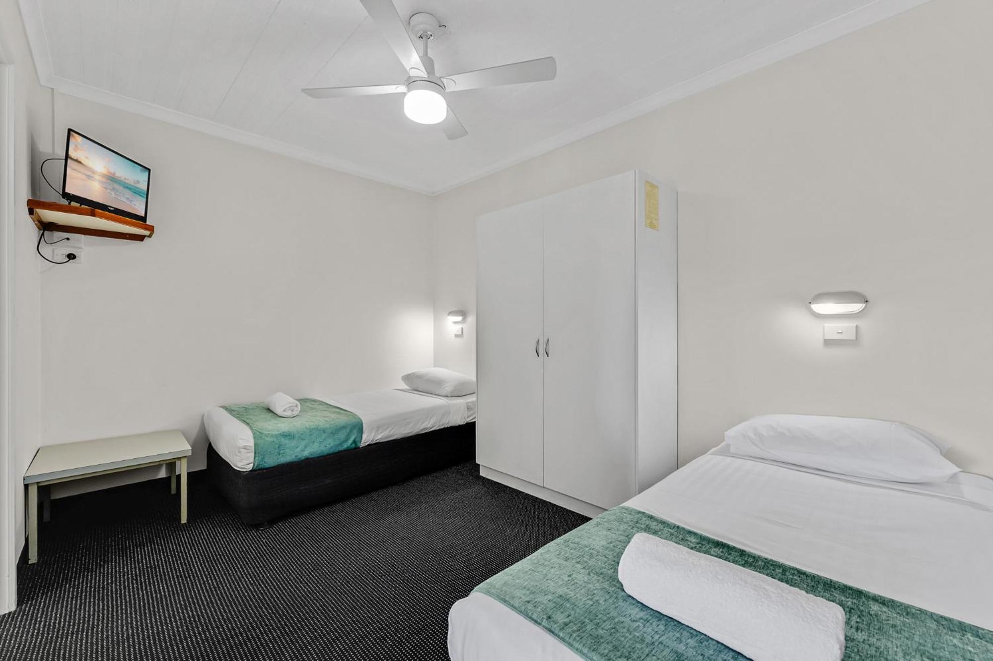 Sapphire Waters Motor Inn Меримбула Экстерьер фото