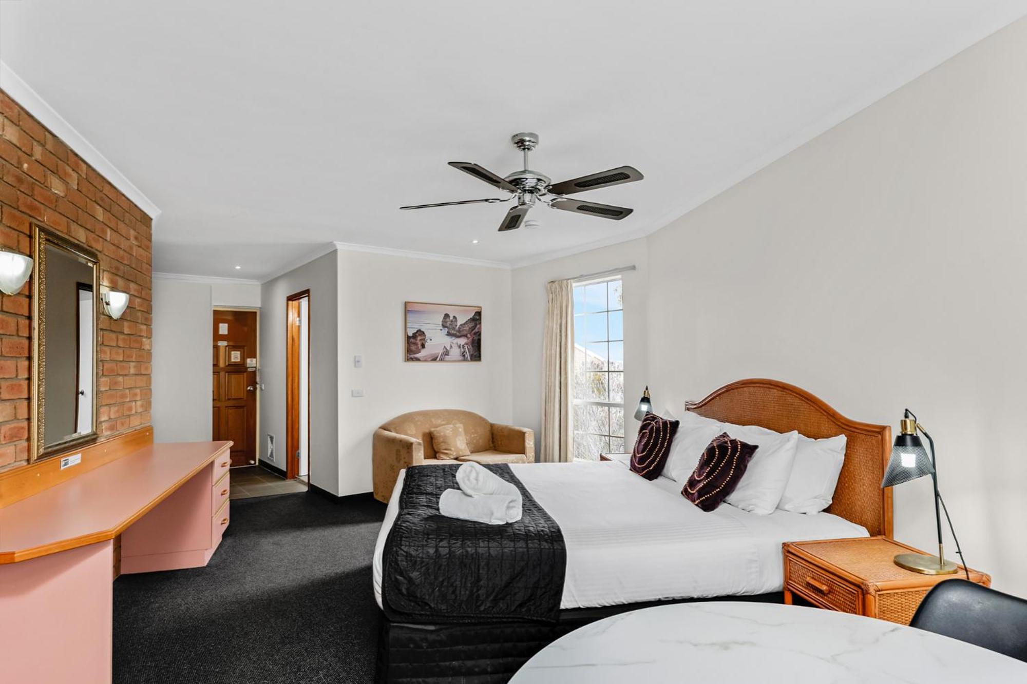 Sapphire Waters Motor Inn Меримбула Экстерьер фото