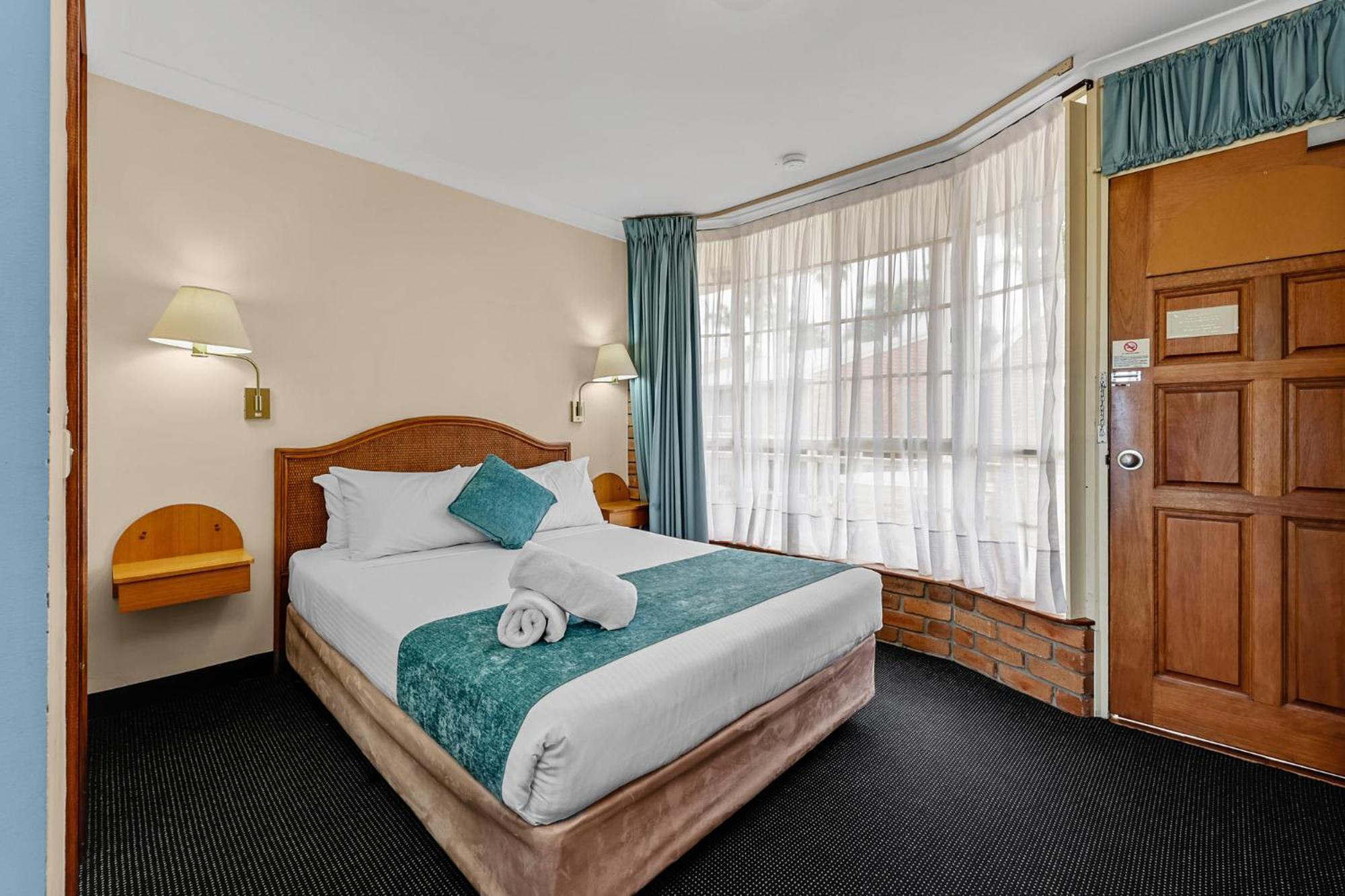 Sapphire Waters Motor Inn Меримбула Экстерьер фото