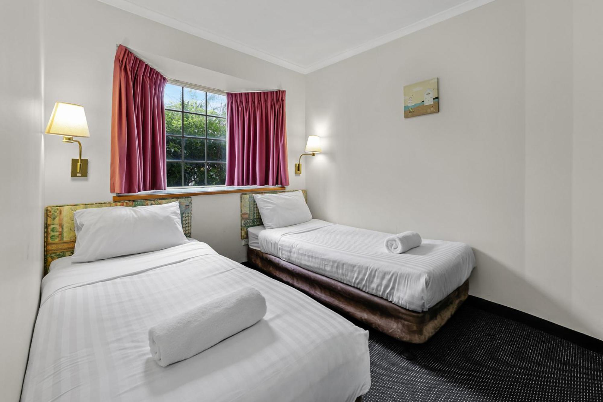 Sapphire Waters Motor Inn Меримбула Экстерьер фото