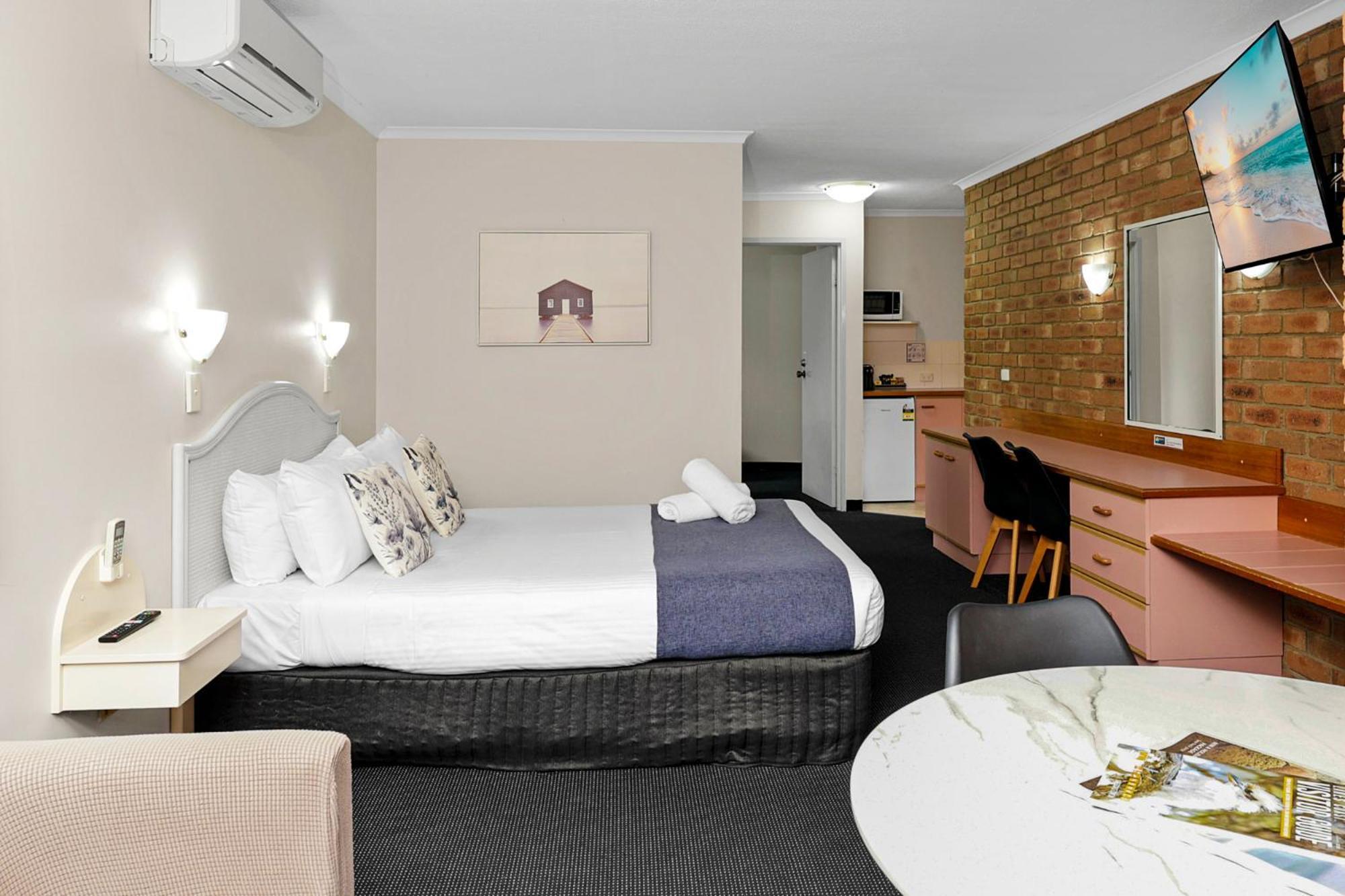 Sapphire Waters Motor Inn Меримбула Экстерьер фото
