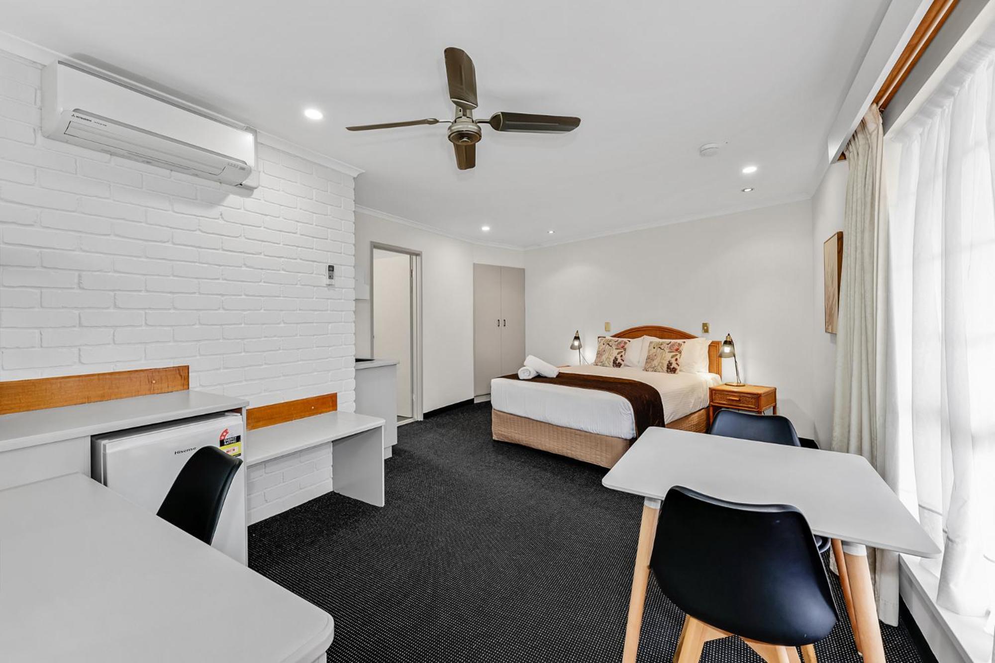 Sapphire Waters Motor Inn Меримбула Экстерьер фото