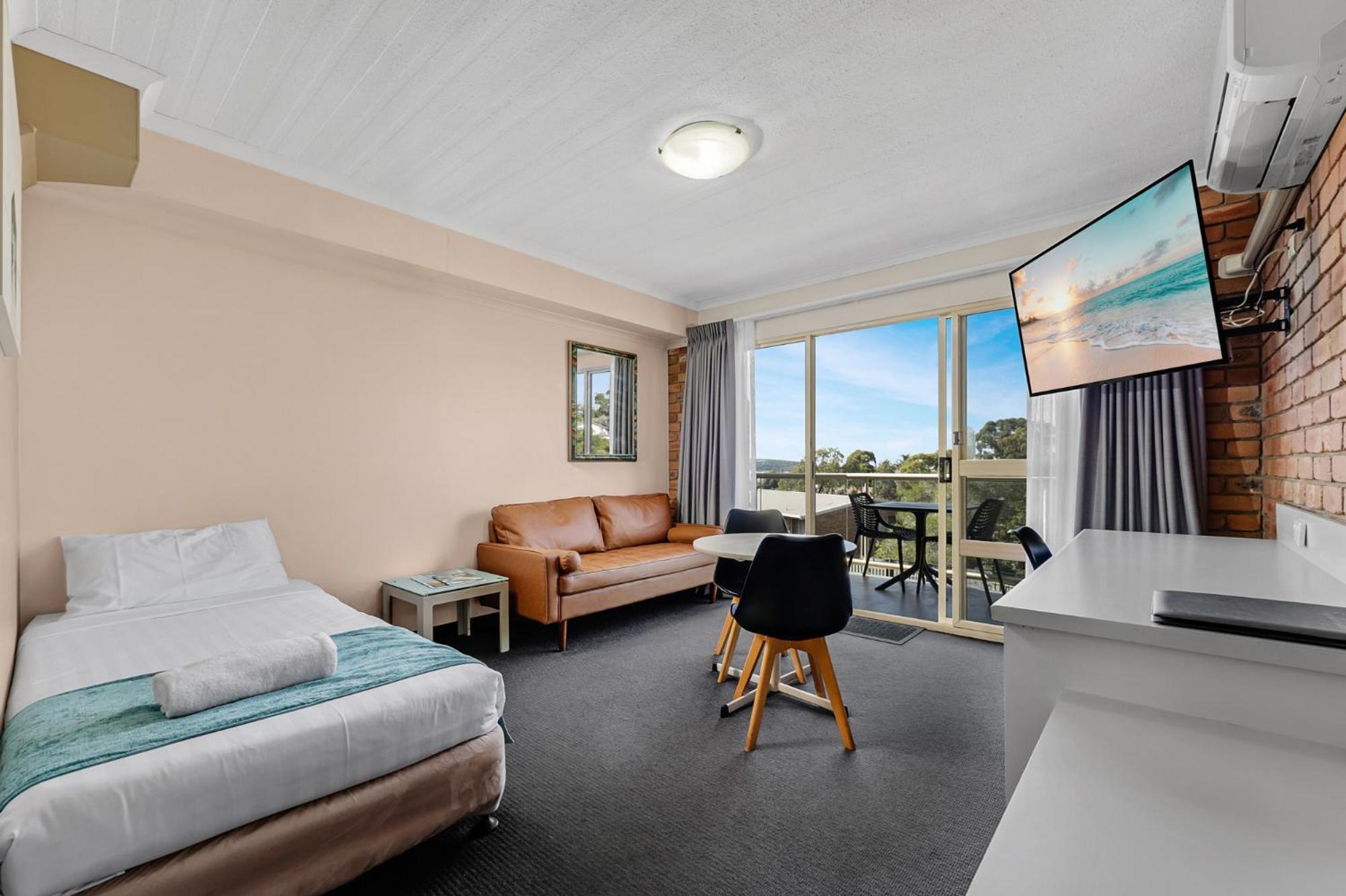 Sapphire Waters Motor Inn Меримбула Экстерьер фото