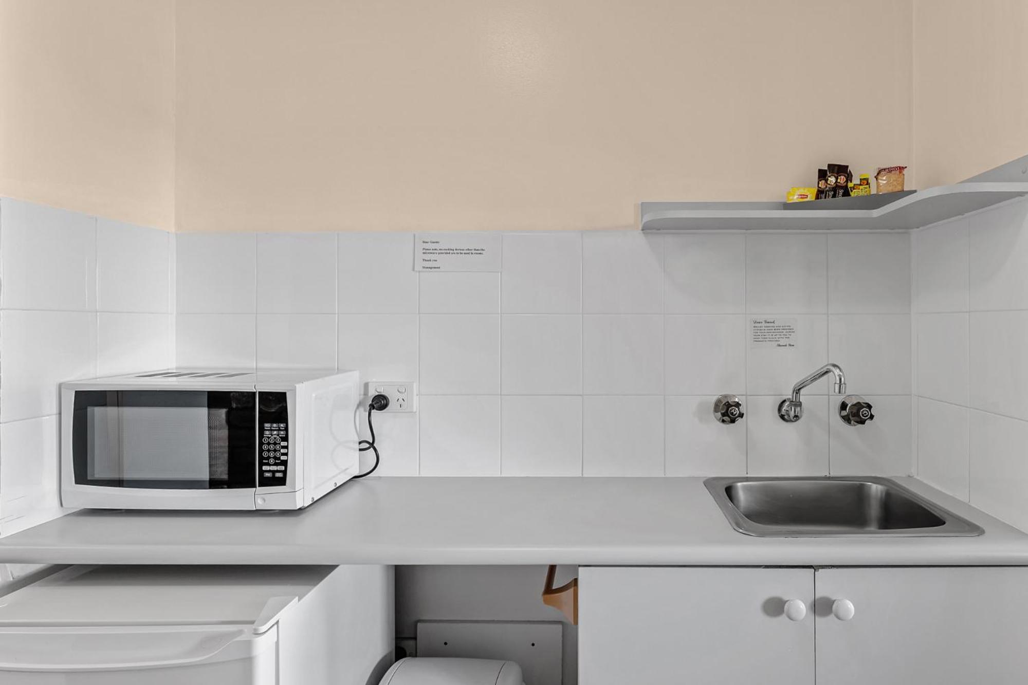 Sapphire Waters Motor Inn Меримбула Экстерьер фото
